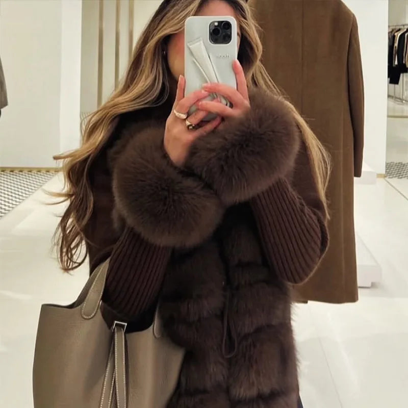 Elegante cappotto  in pelliccia sintetica