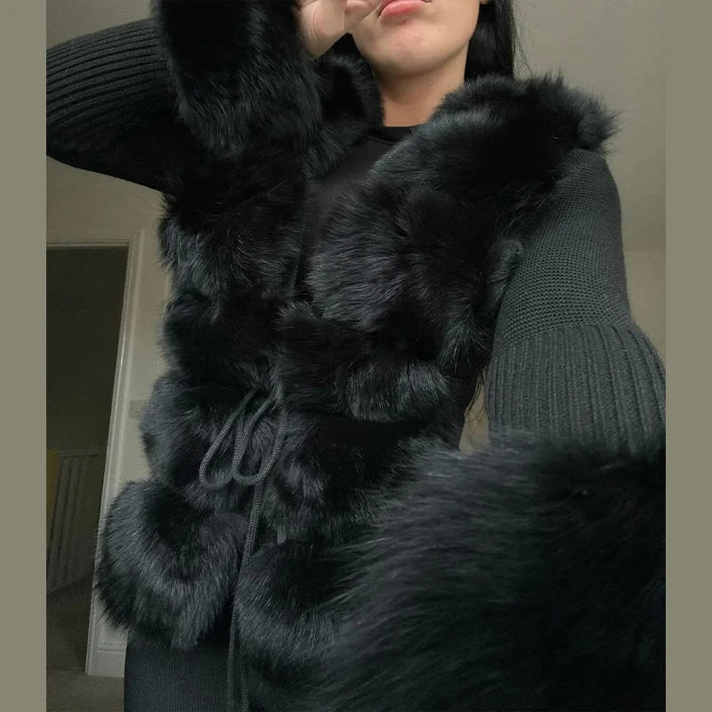 Elegante cappotto  in pelliccia sintetica