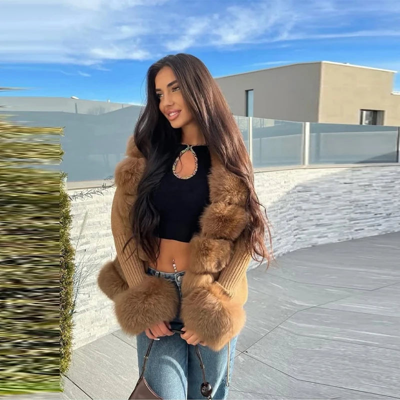 Elegante cappotto  in pelliccia sintetica