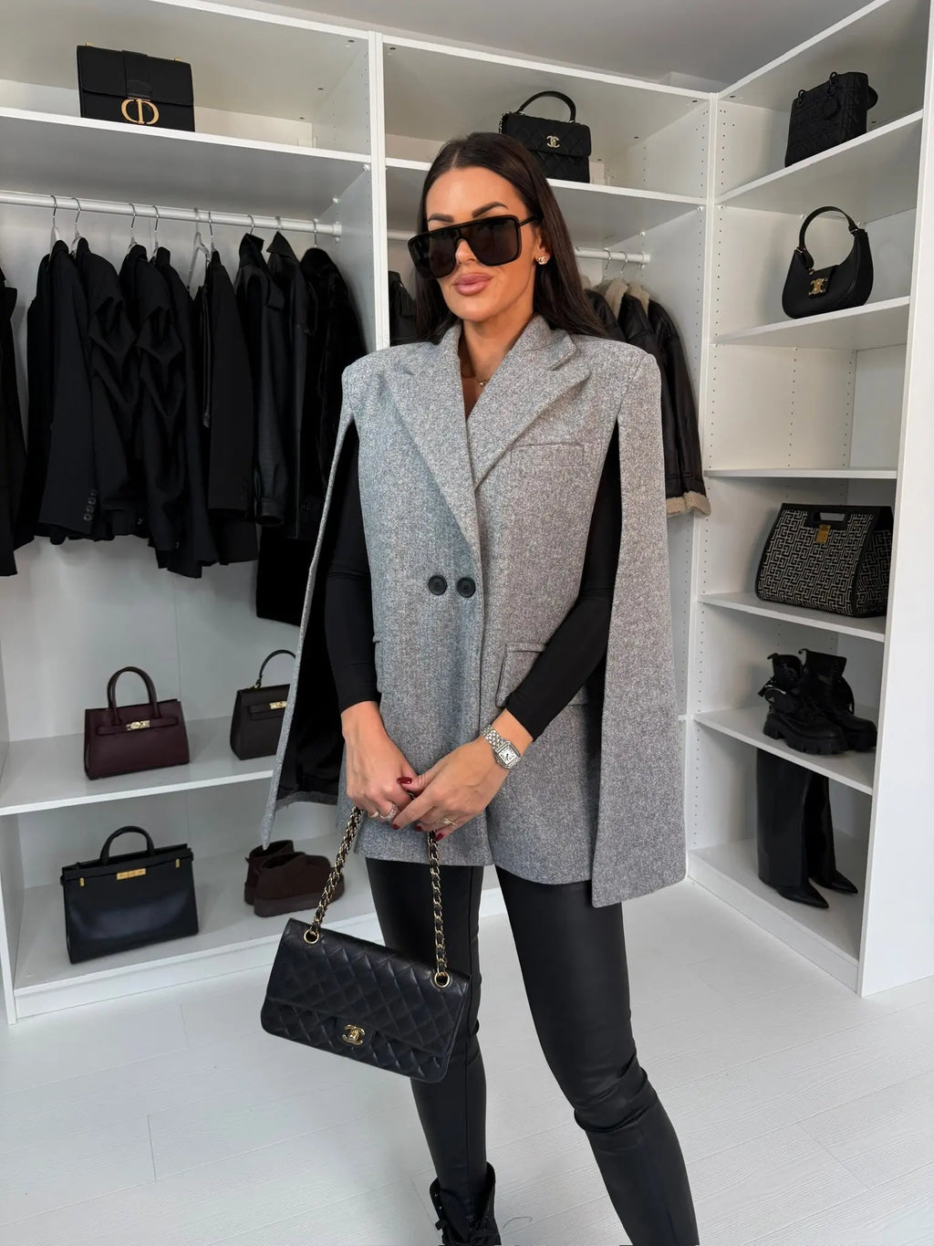 Abito doppiopetto con scialle corto  alla moda